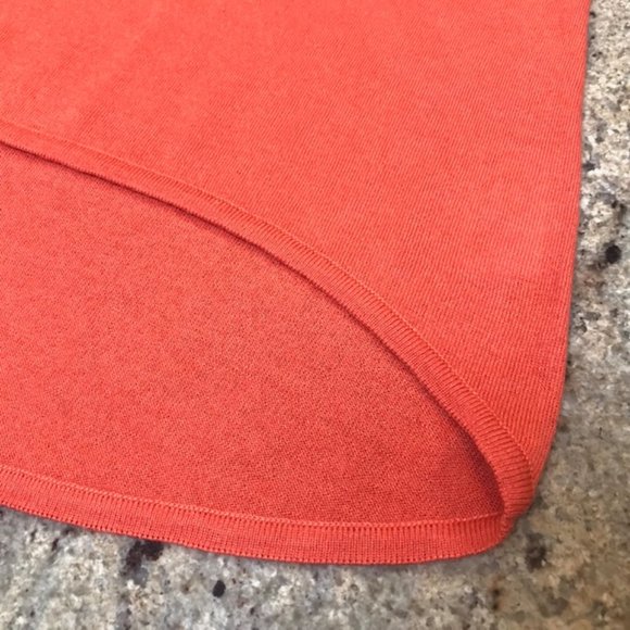 St. John Collection Coral Cashmere T-Shirt Sz S - Picture 6 of 6